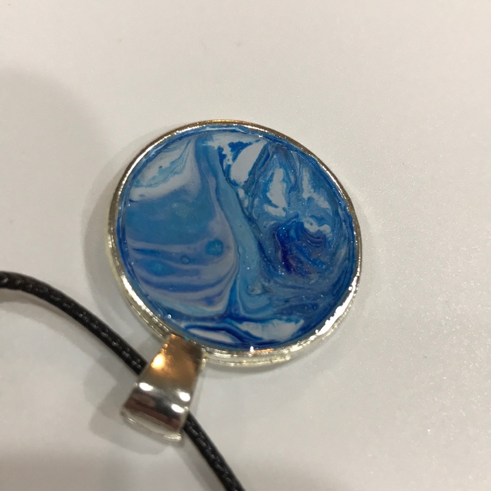 NWOT Wearable Art Necklace, Fluid Art Pendant - Picture 9 of 12